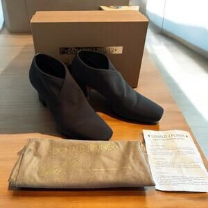 Donald J. Pliner 9 M Reya Neoprene Black 4” Heel Booties Crepe Elastic Baby Calf